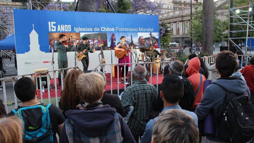 Imagen de Con espectáculo tridimensional DIBAM celebró 15 años de Iglesias de Chiloé como Patrimonio de la Humanidad