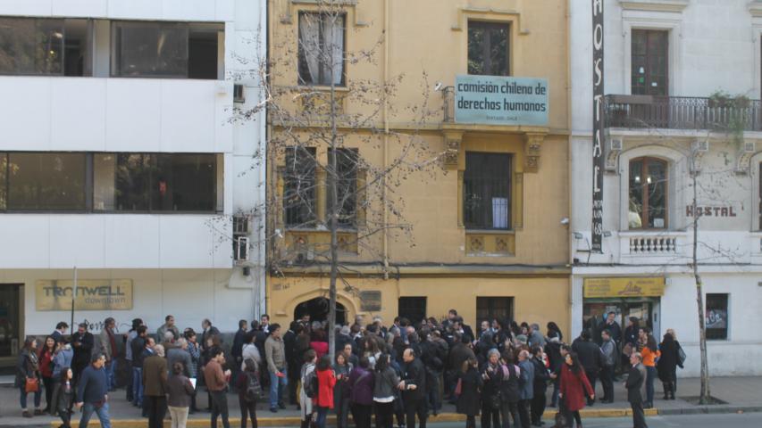 Imagen de Descubren placa para identificar Sitio de Memoria Ex Centro de Detención Clínica Santa Lucía