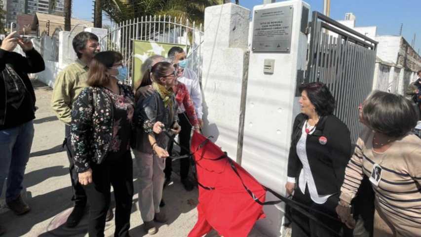 Imagen de CMN y Fundación 1367 instalan placa identificatoria como Sitio de Memoria en recinto de José Domingo Cañas, ex Cuartel Ollagüe de la DINA
