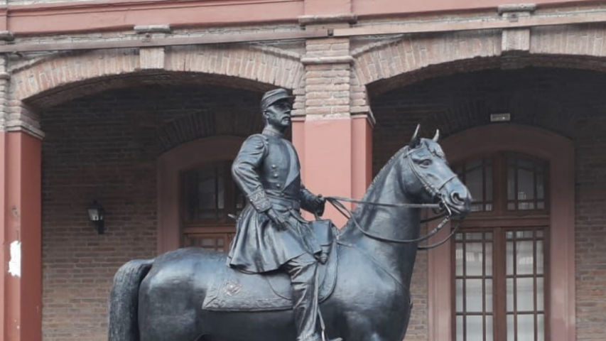 Imagen de Conjunto escultórico del general Baquedano fue trasladado al Museo Histórico y Militar de Santiago