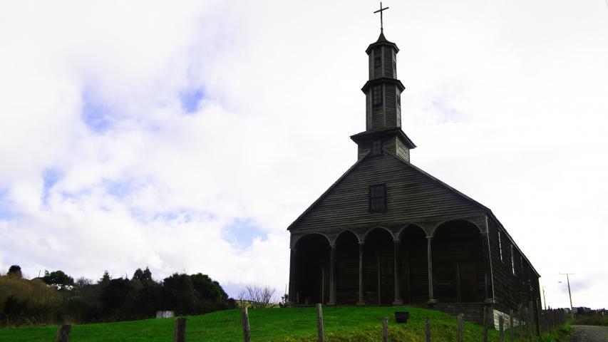 Imagen de La arquitectura en madera de Chiloé será la protagonista del nuevo diálogo “Conectemos con los monumentos” 