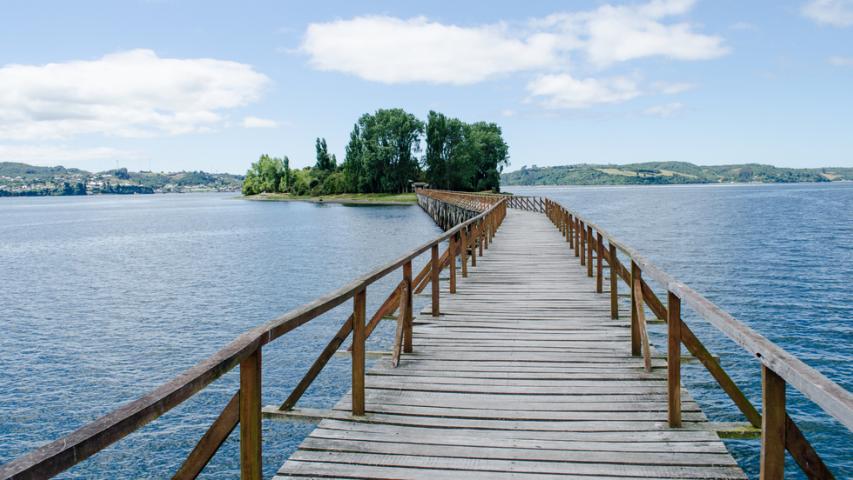 Imagen de CONSEJO DE MONUMENTOS NACIONALES INICIA PROCESO DE CONSULTA CIUDADANA PARA DECLARAR MONUMENTO NACIONAL, EN LA CATEGORÍA DE ZONA TÍPICA, EL ENTORNO DE LA ISLA DE AUCAR, COMUNA DE QUEMCHI, PROVINCIA DE CHILOÉ