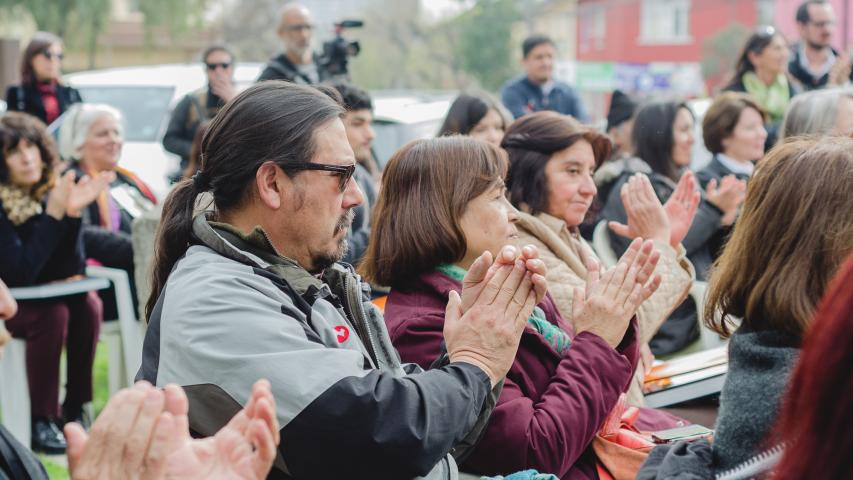 Imagen de En emotiva ceremonia instalan placa en Sitio de Memoria Ex Cuartel Borgoño 