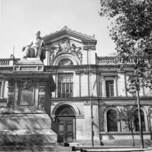 MH Edificio de la casa central de la Universidad de Chile, Santiago, c. 1949. Autor: Roberto Montandon Paillard