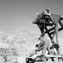 Extracción en mina San Pedro, 1947. Inca de Oro, región de Atacama. Película negativa 6x4,5 cm, blanco y negro
