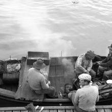 Pescadores artesanales, 1947. Puerto de Caldera, región de Atacama. Película negativa 6x4,5 cm, blanco y negro