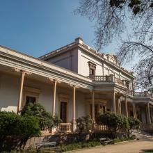 Imagen del monumento Actual Casa de La Cultura de Ñuñoa, incluido el parque que lo rodea