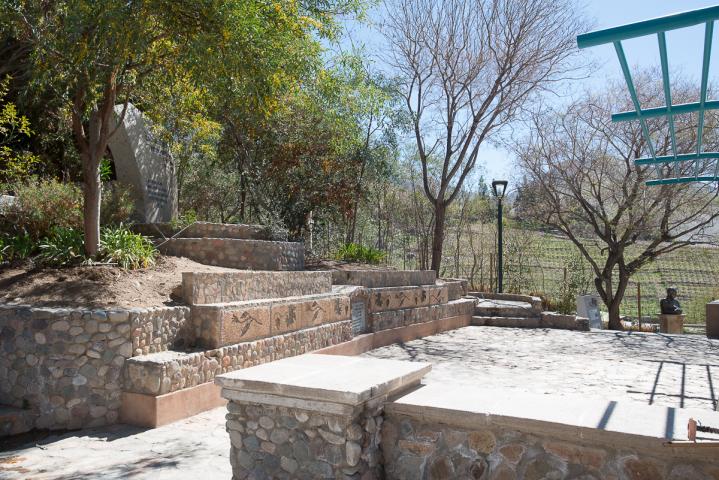 Imagen del monumento Mausoleo erigido a Gabriela Mistral y los terrenos destinados a este objeto, ubicados en la localidad de Montegrande