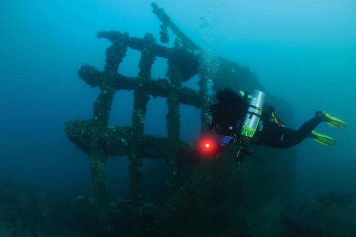 Imagen del monumento Patrimonio subacuatico que indica: a) Sitios, estructuras, construcciones, artefactos y restos humanos en conjunto con su entorno arqueológico y natural.