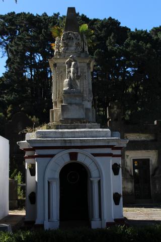 Imagen del monumento Mausoleo del General don José María de la Cruz