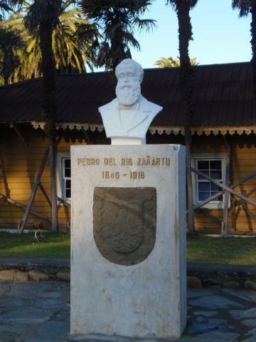 Imagen del monumento Casas patronales del Fundo Hualpén, ubicado en el Departamento de Talcahuano y el Parque adyacente a dichas casas.