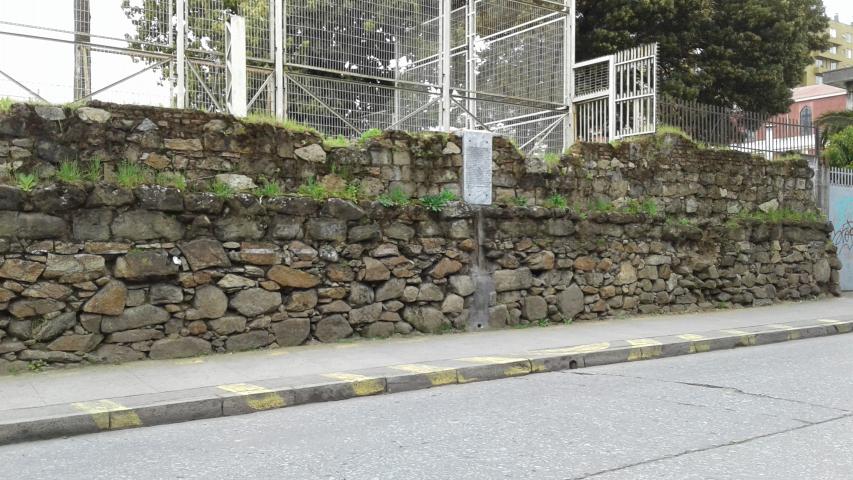 Imagen del monumento Restos del muro de piedra del convento de la Merced