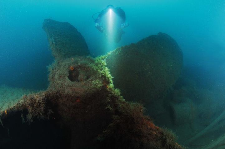 Imagen del monumento Patrimonio subacuático que indica: a) Sitios, estructuras, construcciones, artefactos y restos humanos en conjunto con su entorno arqueológico y natural.