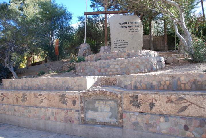 Imagen del monumento Mausoleo erigido a Gabriela Mistral y los terrenos destinados a este objeto, ubicados en la localidad de Montegrande