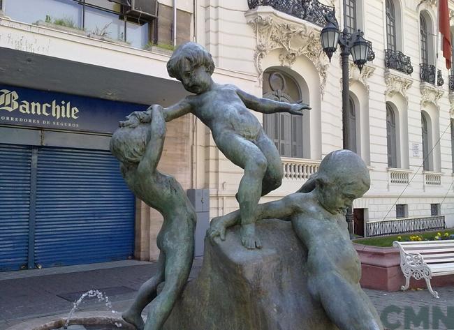 Imagen del monumento Plazoleta Patricio Mekis y conjunto de elementos y espacios arquitectónicos que enfrentan dichos inmuebles