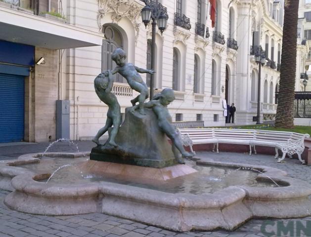 Imagen del monumento Plazoleta Patricio Mekis y conjunto de elementos y espacios arquitectónicos que enfrentan dichos inmuebles