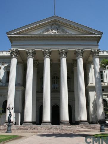 Imagen del monumento Edificio del Congreso Nacional y los jardines que le rodean