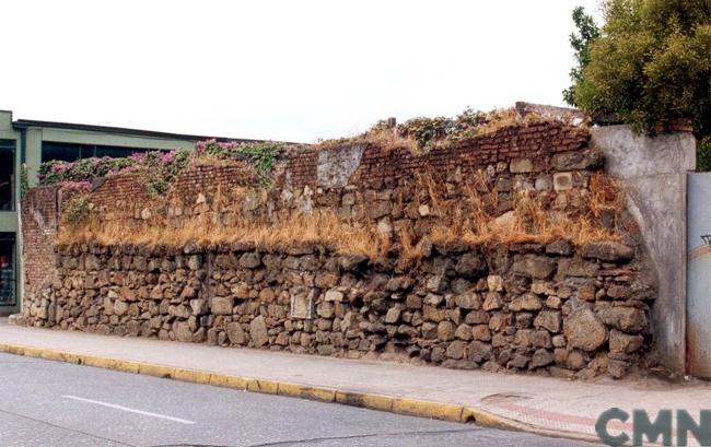 Imagen del monumento Restos del muro de piedra del convento de la Merced