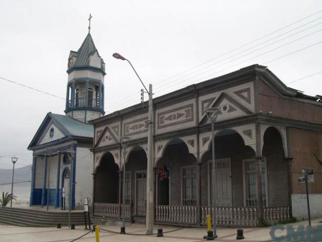 Imagen del monumento Iglesia católica y la casa contigua