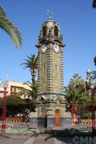 Imagen del monumento Torre-Reloj de la plaza Colón de la ciudad de Antofagasta