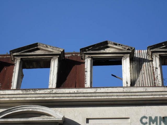 Imagen del monumento Edificio que se levanta entre Avenida Errázuriz y calle Blanco, enfrentando al crucero de Pasaje Ross