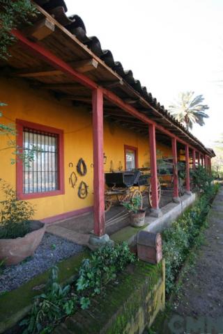 Imagen del monumento Casona de la Hacienda Alhué y predio que la circunda