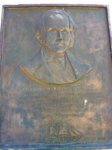 Imagen del monumento Charles Darwin