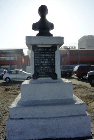 Imagen del monumento GabrieLa Mistral