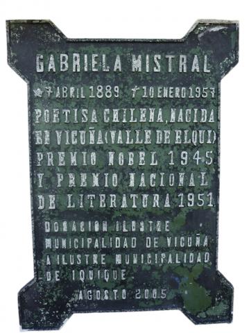 Imagen del monumento GabrieLa Mistral