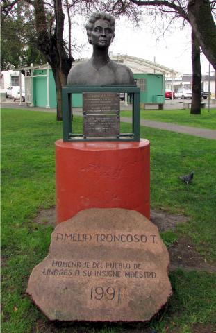 Imagen del monumento Amelia Troncoso T.