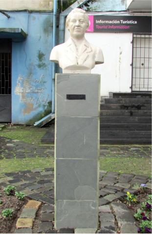Imagen del monumento GabrieLa Mistral