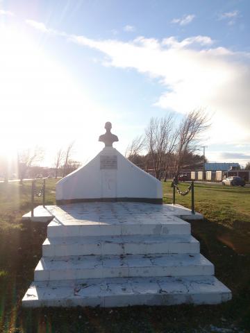 Imagen del monumento Hernán Merino Correa