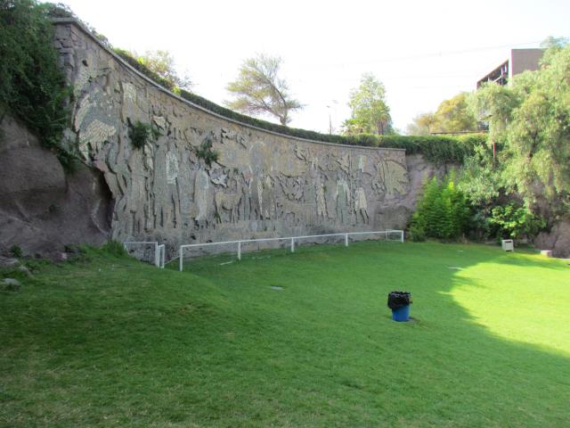 Imagen del monumento Mural obra de María Martner y de Juan O´Gorman del Balneario Tupahue
