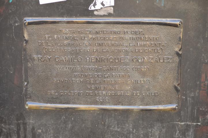 Imagen del monumento A Camilo Henríquez