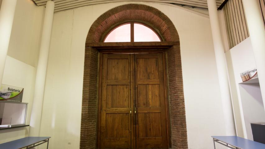 Imagen del monumento Torre, atrio y uno de los muros perimetrales de la Iglesia de la Inmaculada Concepción