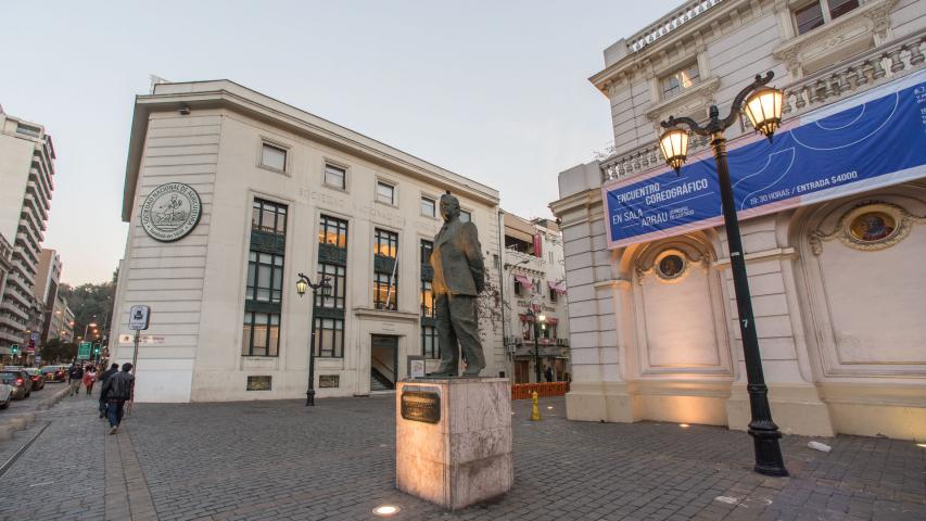 Imagen del monumento Conjunto de tres propiedades que dan a la plazoleta Patricio Mekis (casas de Josefina Subercaseaux, Francisco Subercaseaux y Julio Subercaseaux )