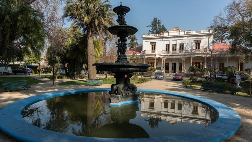 Imagen del monumento Actual Casa de La Cultura de Ñuñoa, incluido el parque que lo rodea