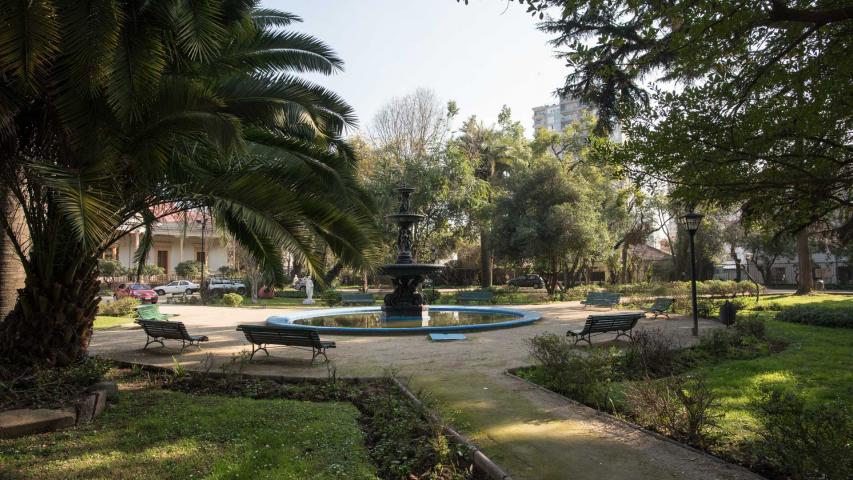 Imagen del monumento Actual Casa de La Cultura de Ñuñoa, incluido el parque que lo rodea