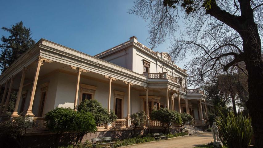 Imagen del monumento Actual Casa de La Cultura de Ñuñoa, incluido el parque que lo rodea