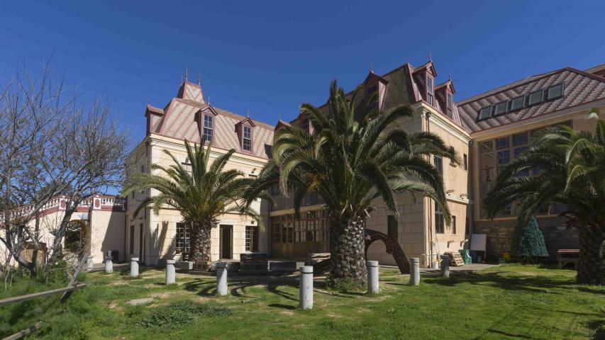 Imagen del monumento Casino de Pichilemu y los jardines del Parque Agustín Ross