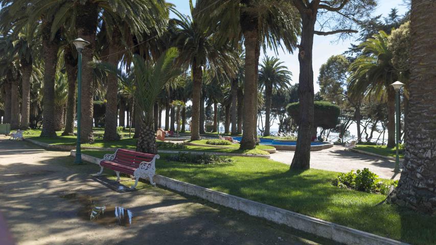 Imagen del monumento Casino de Pichilemu y los jardines del Parque Agustín Ross