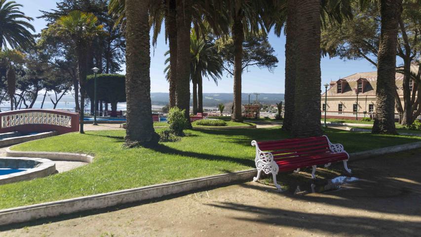 Imagen del monumento Casino de Pichilemu y los jardines del Parque Agustín Ross