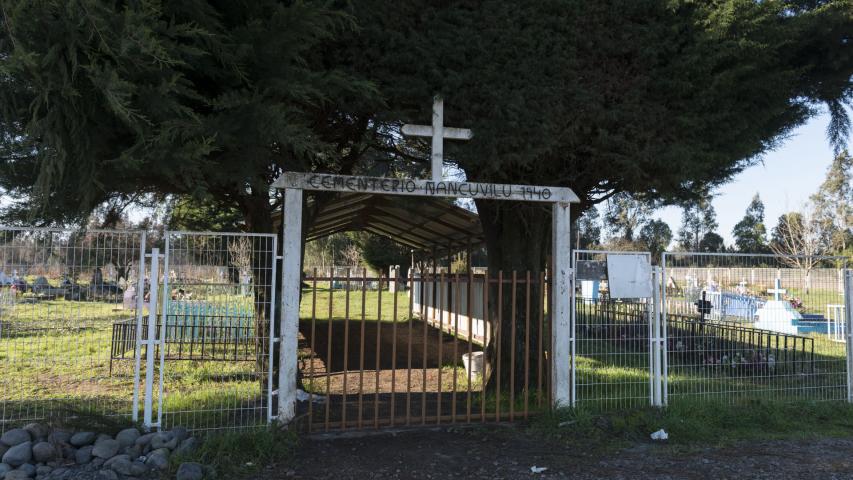 Imagen del monumento Nguillatuwe, menoko y cementerio del complejo ceremonial y religioso mapuche de Monopaine