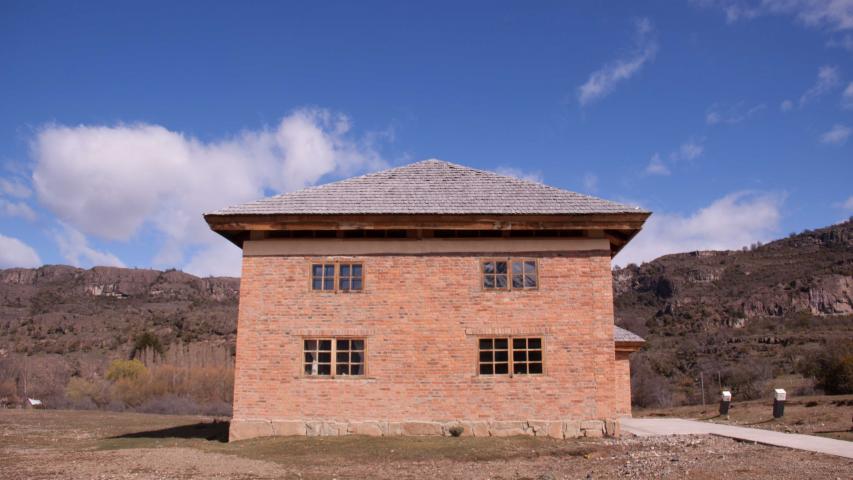 Imagen del monumento Escuela antigua de cerro Castillo