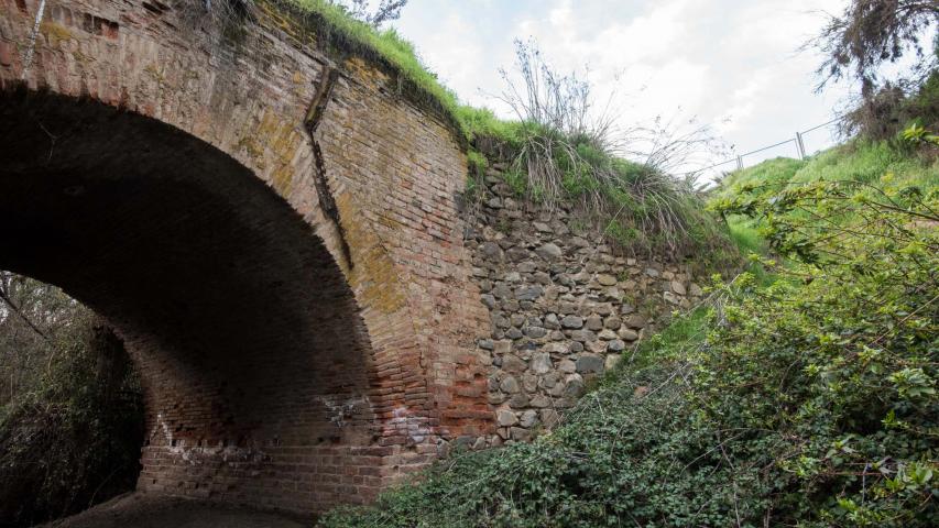 Imagen del monumento Puente colonial en el Canal San Carlos Viejo