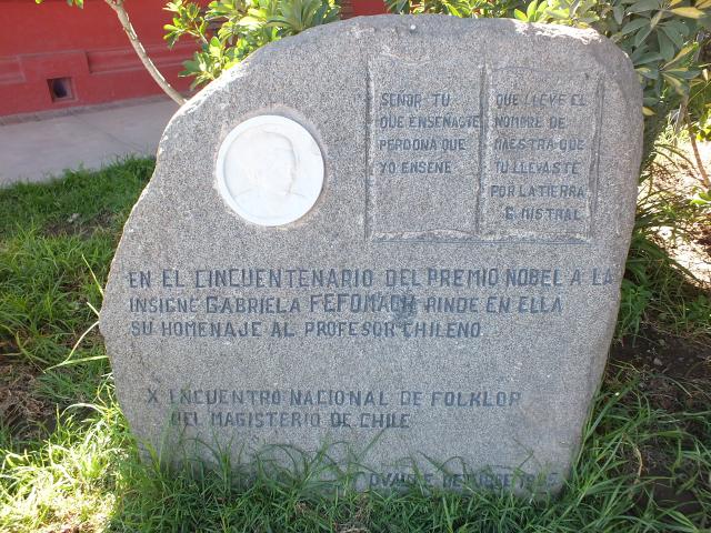 Imagen del monumento GabrieLa Mistral