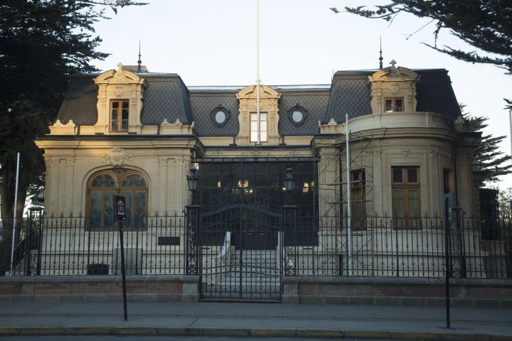 Imagen del monumento Plaza Muñoz Gamero y edificios que la acotan.