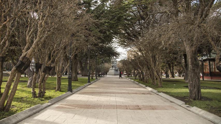 Imagen del monumento Plaza Muñoz Gamero y edificios que la acotan.