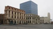 Imagen del monumento Plaza Sotomayor de Valparaíso, incluye los edificios que la encierran