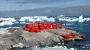 Imagen del monumento Base militar Antártica Capitán General Bernardo O'Higgins Riquelme y a los bienes que indica